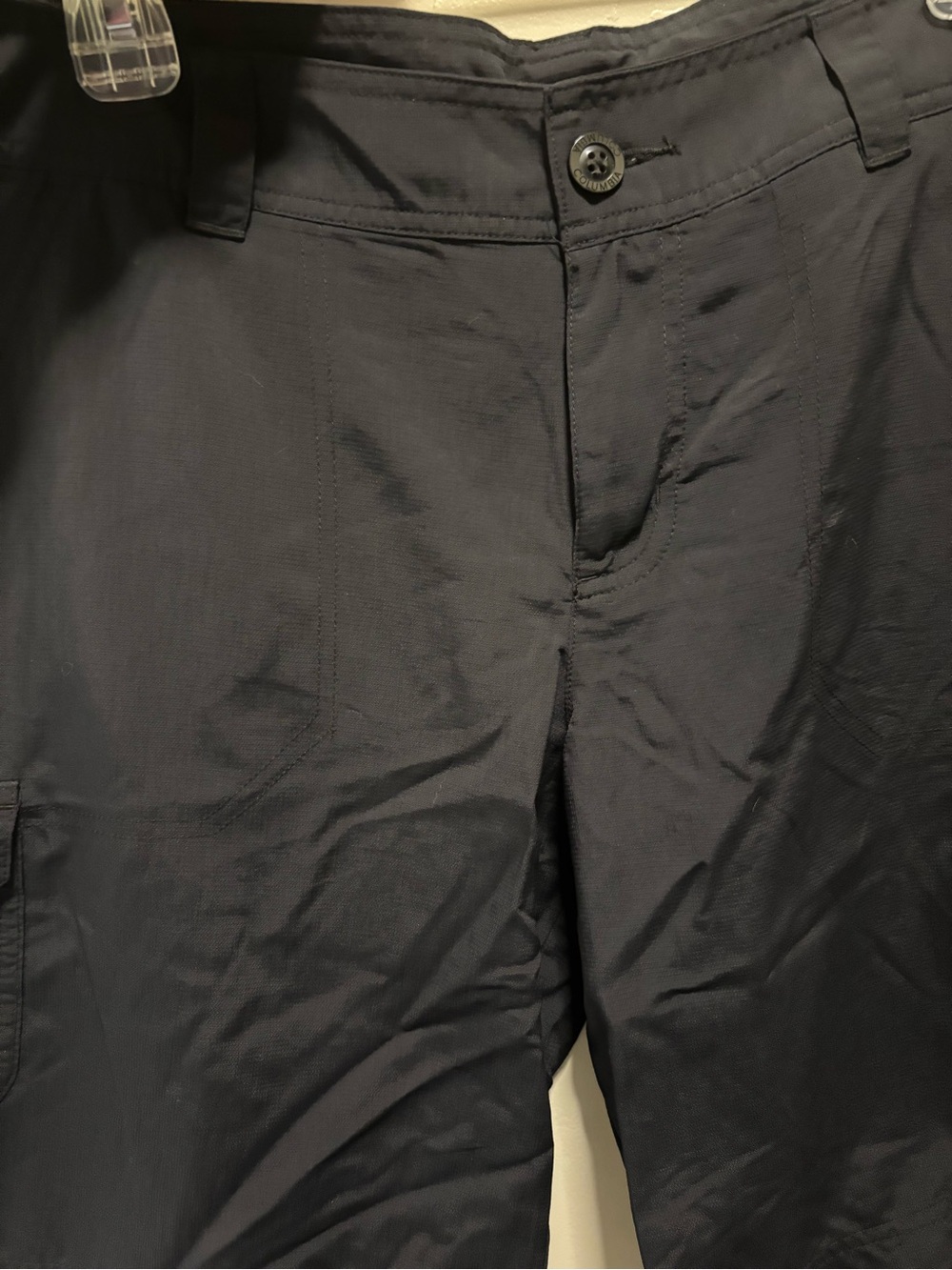 Columbia Women’s Black Cargo Shorts size 10